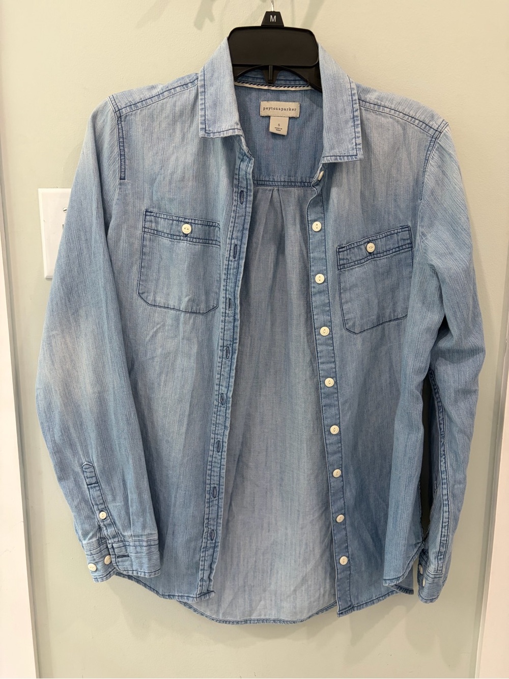 Light Blue Denim Chanbray Button-Down shirt Peyton & Parker size Small